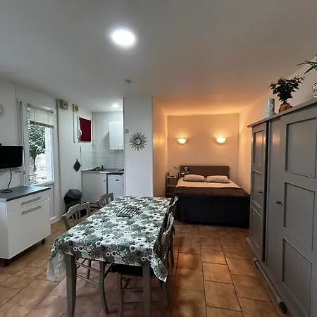 Pres Des Thermes Avec Jardin Et Wifi - Fr-1-541-118 Apartmán *